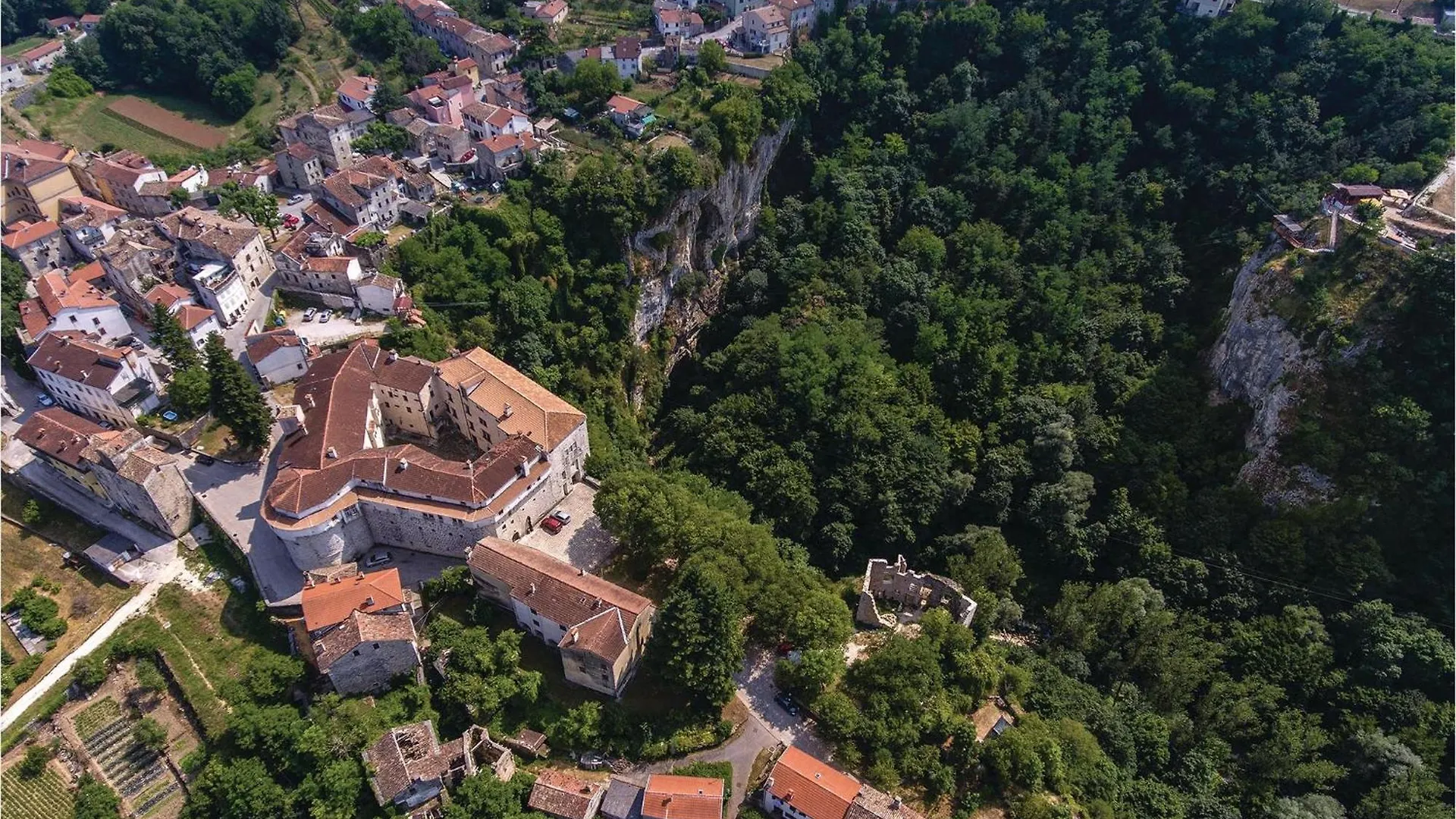 Awesome Home In Pazin With House A Panoramic View 0*,
